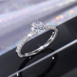 SREBRNY PIERŚCIONEK BRYLANT...