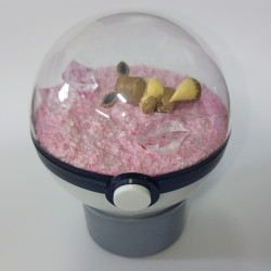 EEVEE - POKEBALL TERRARIUM...